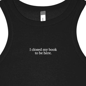 Camiseta sin mangas "Cerré mi libro para estar aquí" / Camiseta sin mangas para amantes de los libros / Camiseta sin mangas para lectores / Regalo para amantes de los libros / Camiseta corta para lectores