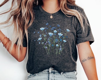 Blaues Wildblumen T-Shirt, Blumen Shirt, Botanisches Shirt, Cottagecore Kleidung, Cottagecore Shirt, Fairycore, Florales T-Shirt, Blaues Blumen Tee