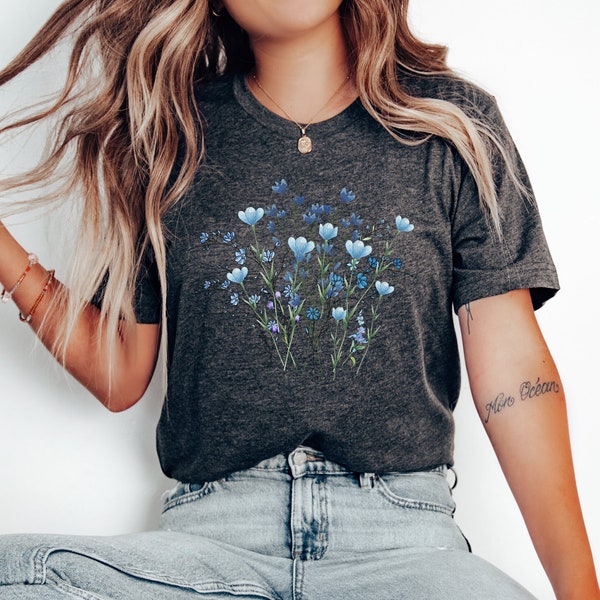 T-shirt Blue Wildflowers, Chemise florale, Chemise botanique, Vêtements Cottagecore, Chemise Cottagecore, Fairycore, T-shirt floral, Tee-shirt fleur bleue