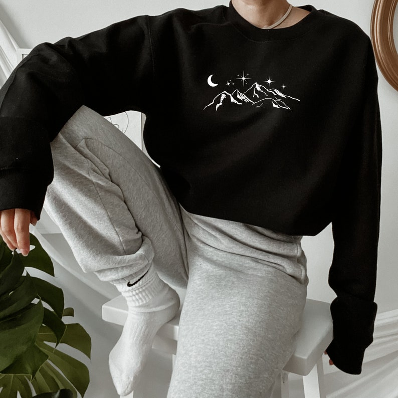 Sweatshirt bergmaan en sterren, campingsweater, wandelsweater, bergshirt, bergsweater, hemelsweatshirt afbeelding 3