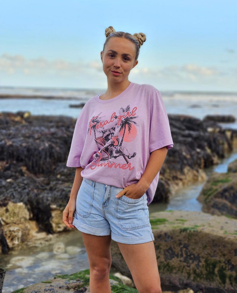 Sommartröja med vildflickor | Rolig tvättbjörns-T-shirt | Söt panda-T-shirt | Fånig djurtröja | Sommartröja med slogan bild 5
