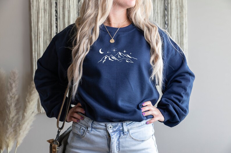 Sweatshirt bergmaan en sterren, campingsweater, wandelsweater, bergshirt, bergsweater, hemelsweatshirt afbeelding 4