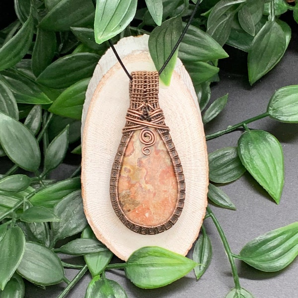 Jaspe naturel Pendentif enveloppé de fil de cuivre bronze. Cadeau original prêt à offrir.