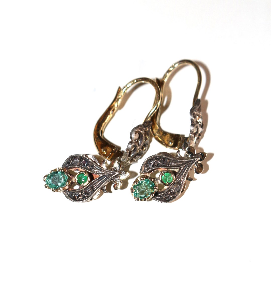 Boucles D'oreilles Dormeuses Anciennes En Or 14k Avec Corail