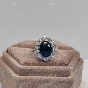 Anillo de compromiso de la princesa Diana con diamantes de talla ovalada azul real de 2,0 ct en plata de ley 925, regalo de aniversario para ella, anillo con halo de zafiro