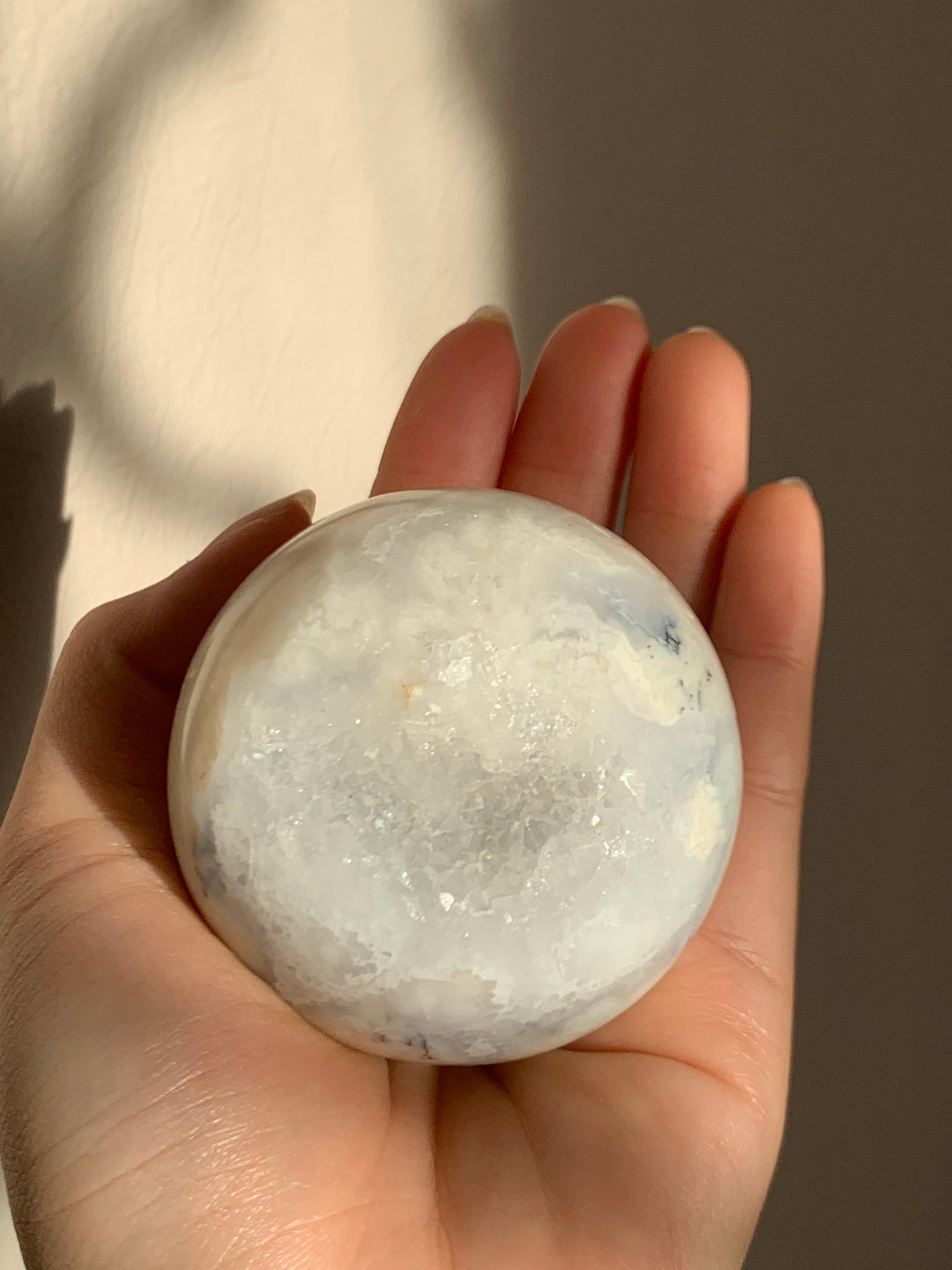 Agate Dendritique Blanc Sphère Cristal Boule de Crystal en Agate avec Quartz Cristallise, Sphere Den