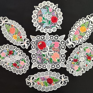 Set of 7 Vintage hungarian embroidery centerpiece, Kalocsa folk art, Decor richelieu lace, Hand embroidered doilies,
