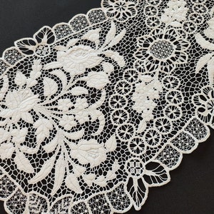 Vintage hungarian embroidery centerpiece, Kalocsa folk art, Decor richelieu lace, Hand embroidered doilies,