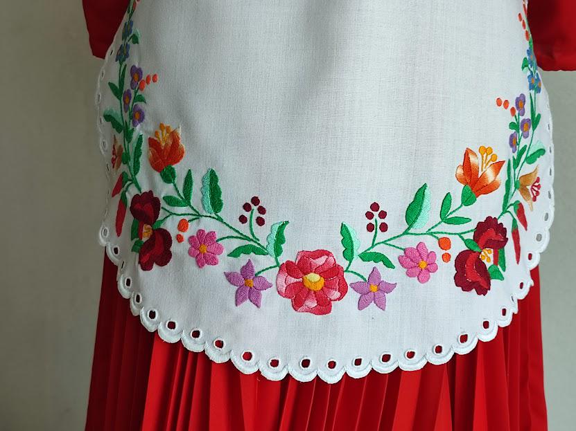 80's ビンテージエプロン ハンガリー刺繍 フォークダンス用 緑園｜東欧