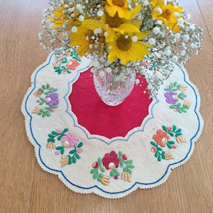 Guardanapo de feltro bordado húngaro tradicional, arte popular de Matyo