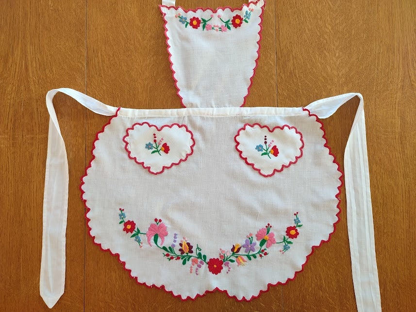 ハンガリーの刺繍エプロン、手作りのヴィンテージエプロン、カロチャ