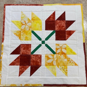 Maple Leaf Table Topper Centerpiece