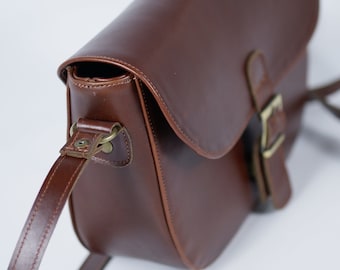 Bolsa transversal personalizada em couro bovino, bolsa de ombro personalizada.