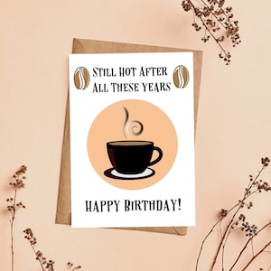 Carte d'anniversaire drôle de café /Toujours chaud après toutes ces années / Carte d'anniversaire Barista / Carte de café / Carte d'anniversaire imprimable en téléchargement instantané