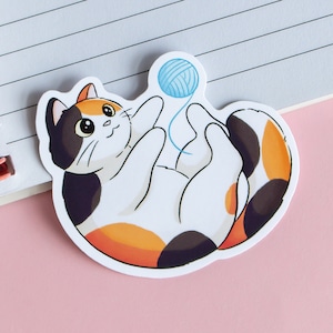 Sticker chat calicot - Sticker mignon chat qui joue - Stickers ordinateur portable - Cadeau pour les amoureux des chats