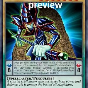 Può includere: Una carta Dark Pendulum Magician con uno schema di colori blu, nero e oro. La carta presenta un'illustrazione di un mago e la parola "preview". Il testo descrive le abilità e le statistiche della carta.