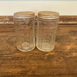 Pair of vintage 12 panel Hoosier glass shakers / spice jars