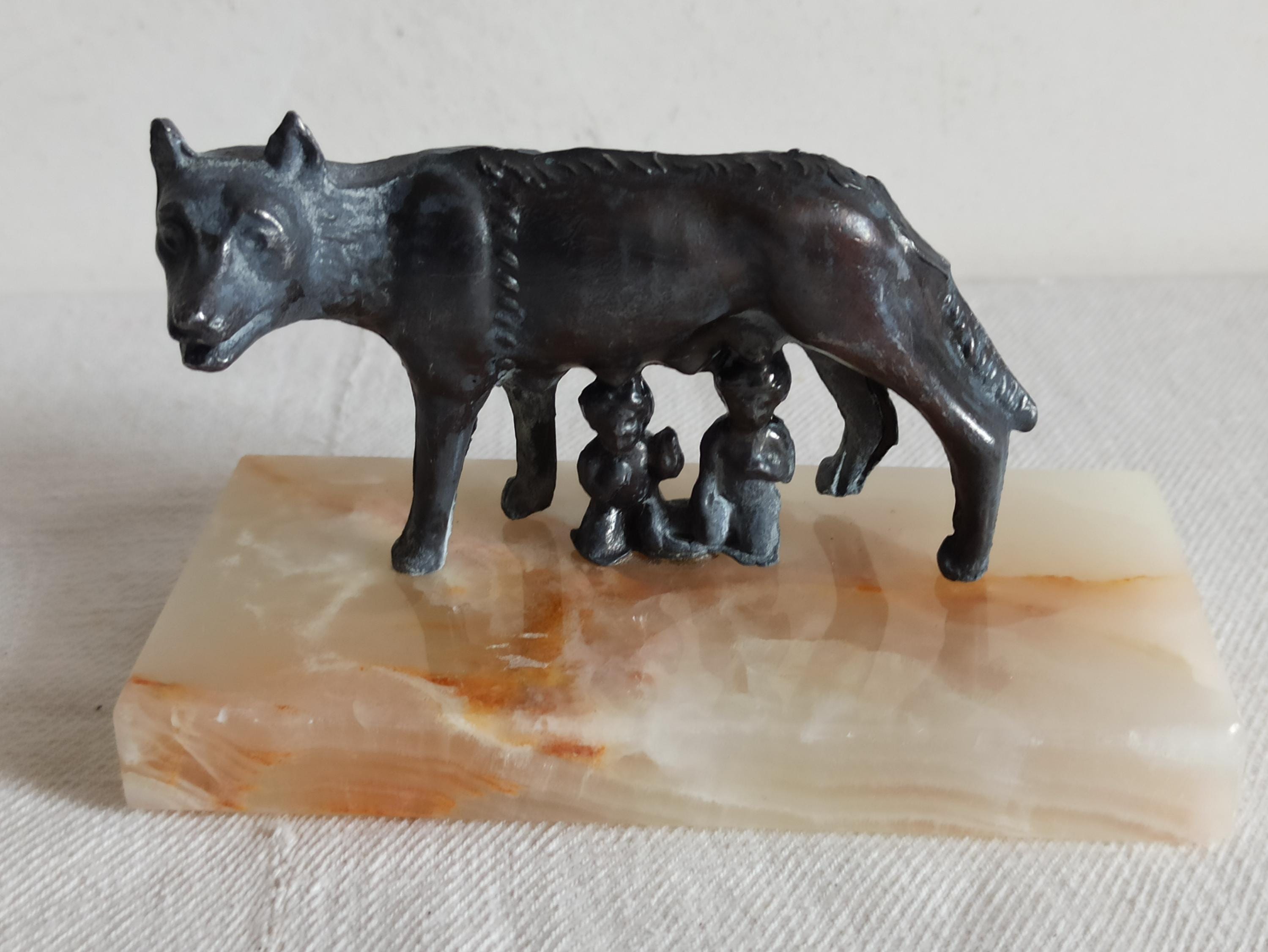 Romulus and remus statue - Etsy 日本