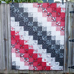 Red Christmas Quilt, Christmas Quilt for Sale, Handmade Gift, Christmas Gift, Christmas Decor, Modern Quilt, Holiday Patchwork Quilt,