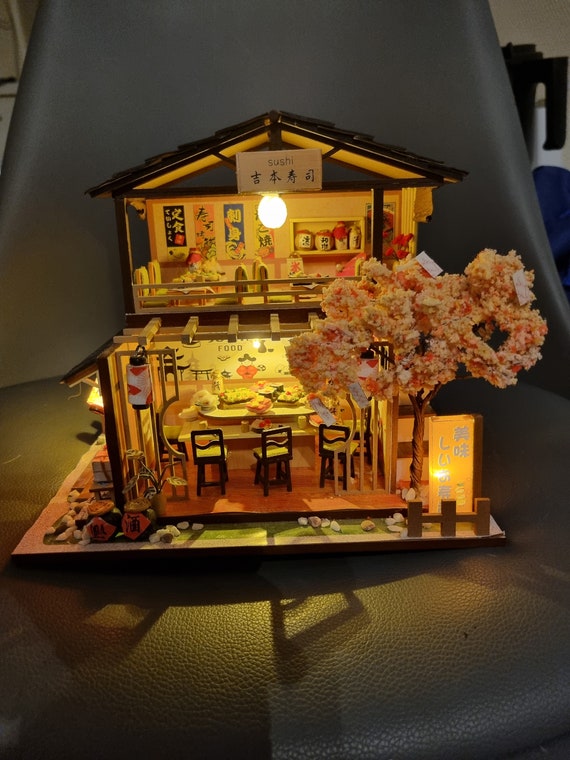 Maison miniature faite main Restaurant de Sushi -  France