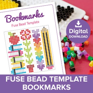 Op de afbeelding: Een downloadbare digitale print van fuse bead sjablonen voor bladwijzers. De sjablonen bevatten ontwerpen van een appel, bloem, plant en potlood. De tekst "Bookmarks" en "Fuse Bead Template" is in de afbeelding opgenomen.