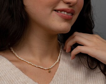 real freshwater pearl necklace with 18K gold-plated drop made of 925 silver