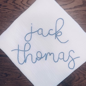 WHITE - Custom Hand Embroidered Personalized Personalized Cotton Muslin Swaddle, Baby Name Announcement, Baby Shower Gift, Nursery Decor