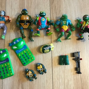 Vintage 1980s TMNT lot, figures and other teentage mutant ninja turtle toys!