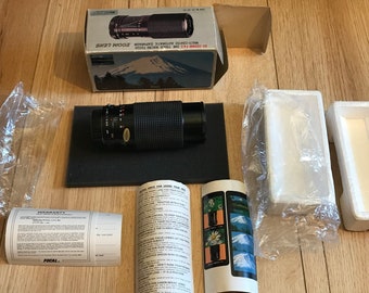 80-200mm camera lens F4.0 looks brand new, in box with paperwork.