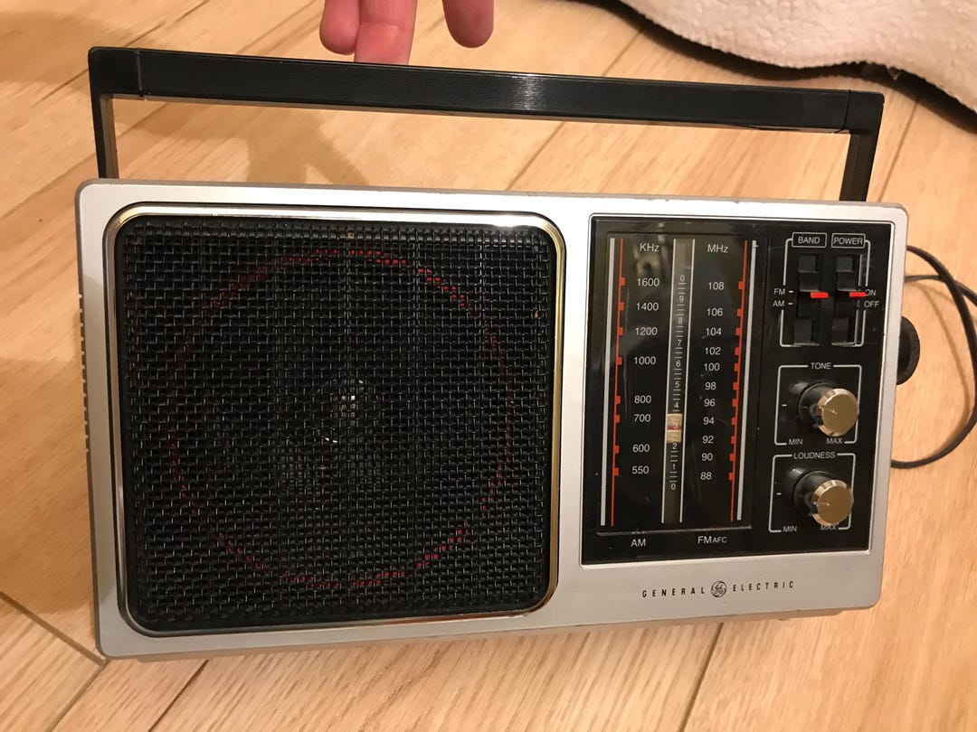 Vintage Stylish General Electric AM/FM Radio! - Etsy