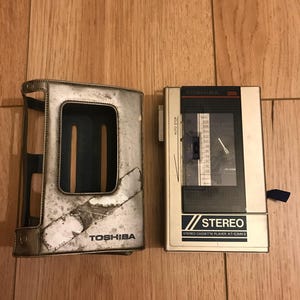 Vintage 1980s Toshiba Walkman! Parts or Prop
