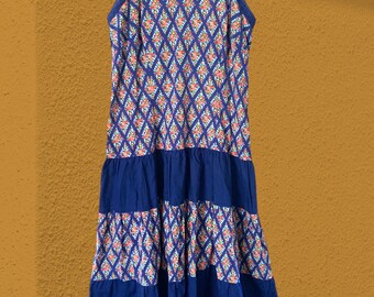 Cute 70’s floral tiered sweetheart dress