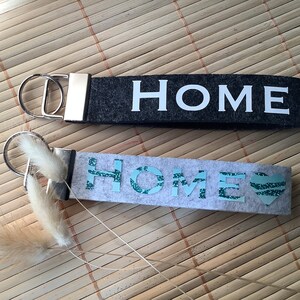 Sleutelhanger van vilt met de letters HOME