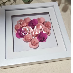 Cornice con fiori di carta rosa/rosa, perline in una cornice di vetro LA NONNA nomina i figli dei nipoti