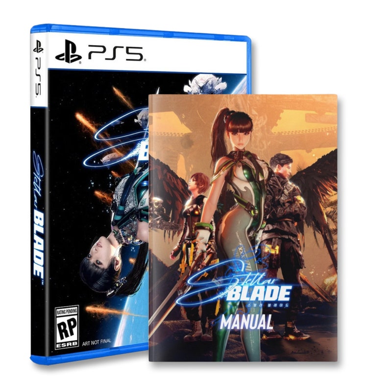 Peut inclure: Une bo&icirc;te de jeu PlayStation 5 bleue avec une image en noir et blanc d'une femme dans une tenue futuriste. La bo&icirc;te porte le titre "Stellar Blade" et une classification ESRB de "RP". Un manuel brun avec une image similaire de la femme et le titre "Stellar Blade" est &agrave; c&ocirc;t&eacute; de la bo&icirc;te de jeu.