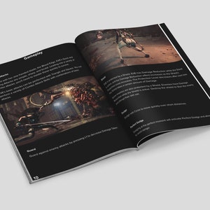 Peut inclure: Une page d'un guide de jeu vid&eacute;o avec du texte noir sur un fond gris fonc&eacute;. Le texte d&eacute;crit les m&eacute;canismes de jeu du jeu, y compris les attaques de base, la garde, l'esquive et l'esquive parfaite. La page pr&eacute;sente une image en noir et blanc d'un personnage dans un environnement sombre et ombrag&eacute;.