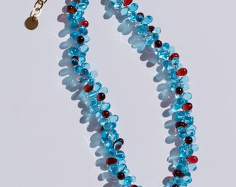 Collier fait main en verre tchèque avec gouttes : Collier coloré bleu et rouge foncé