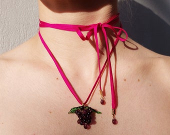 Glas Trauben Perlen Halskette: Fuchsia Seiden Schnur Früchte Choker