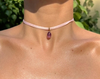Minimalistischer Glastropfen Anhänger: 90er Jahre Seiden Halsband