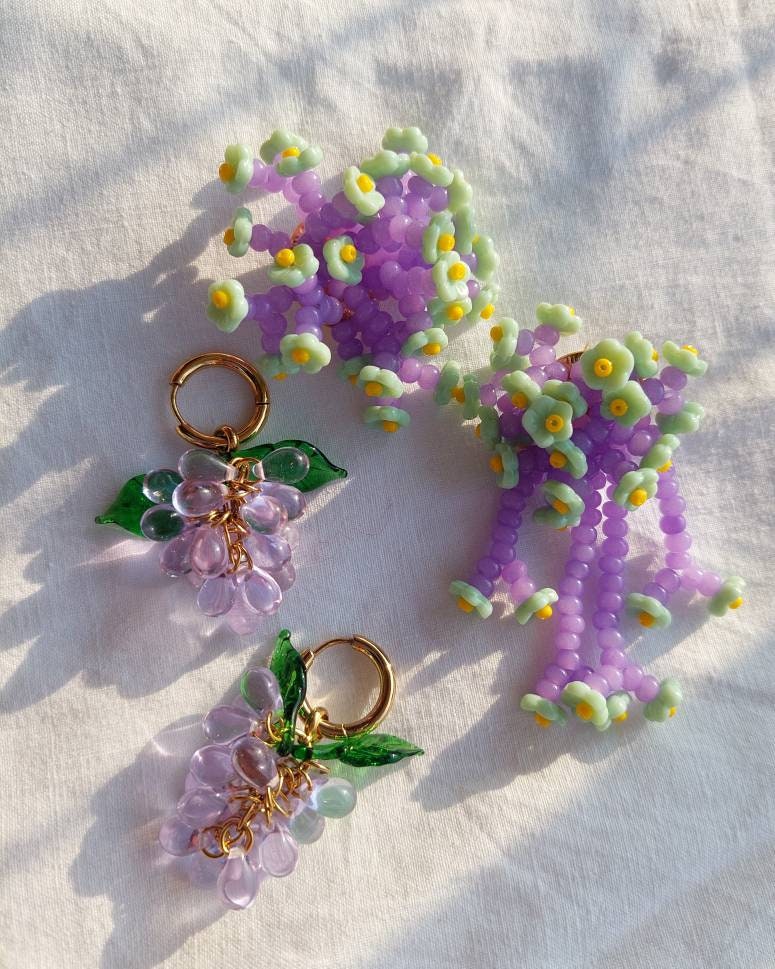 ビーズフラワーイヤリング：チェコガラスの花のドロップイヤリング