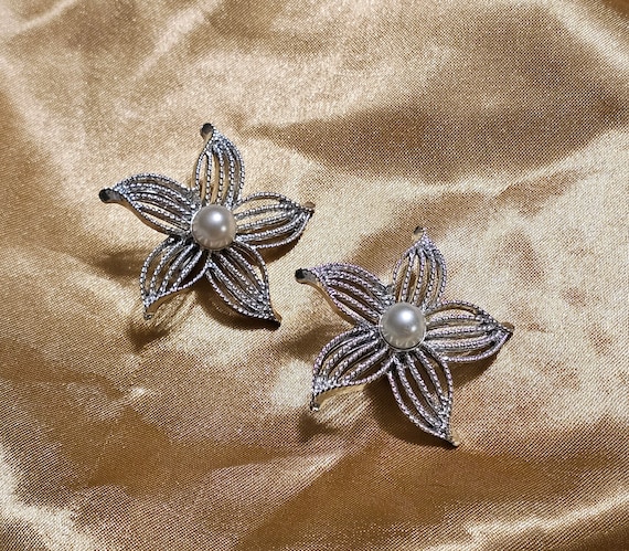 Vintage Sarah Coventry Moon Flower Clip-on Earrin… - image 1