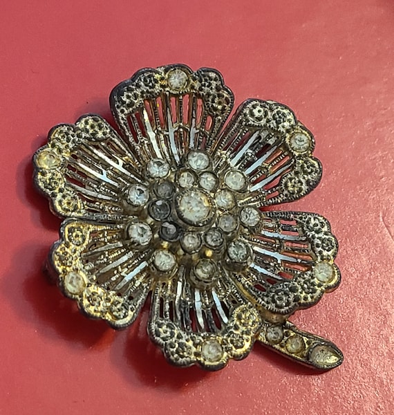 1930's Pot Metal Ornate Floral Brooch Gem