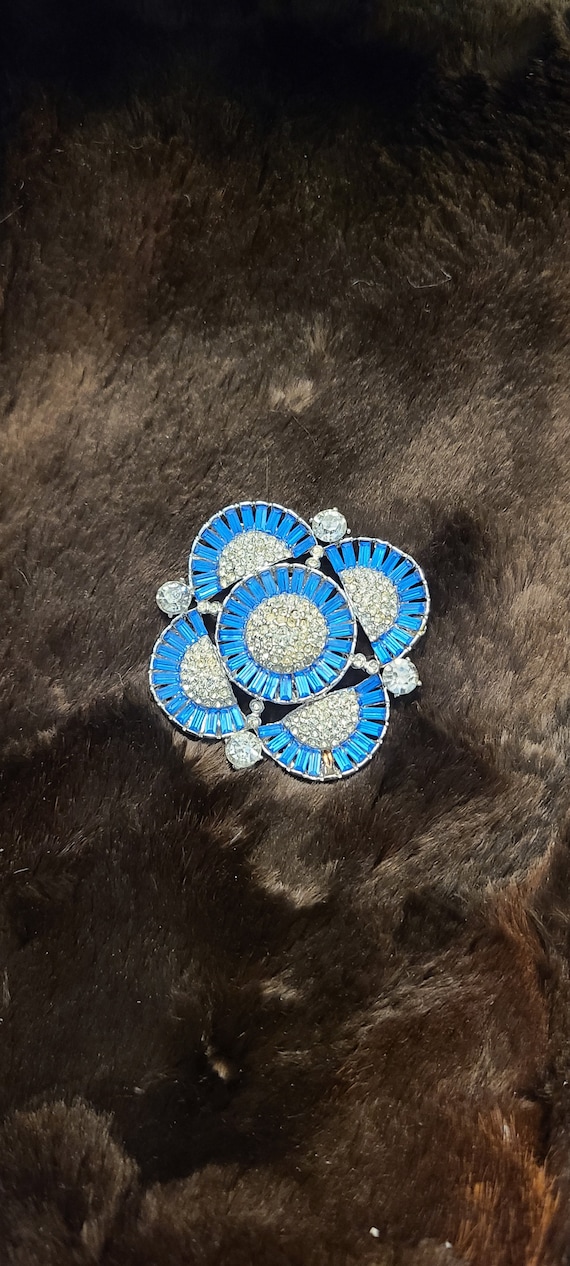 Gorgeous Art Deco Blue and White Gem Brooch