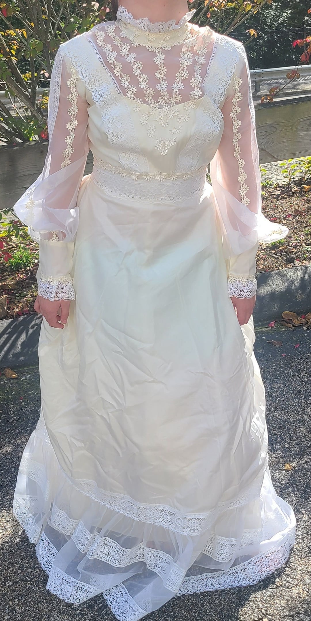Timeless Elegance: Discovering Antique White Wedding Dresses