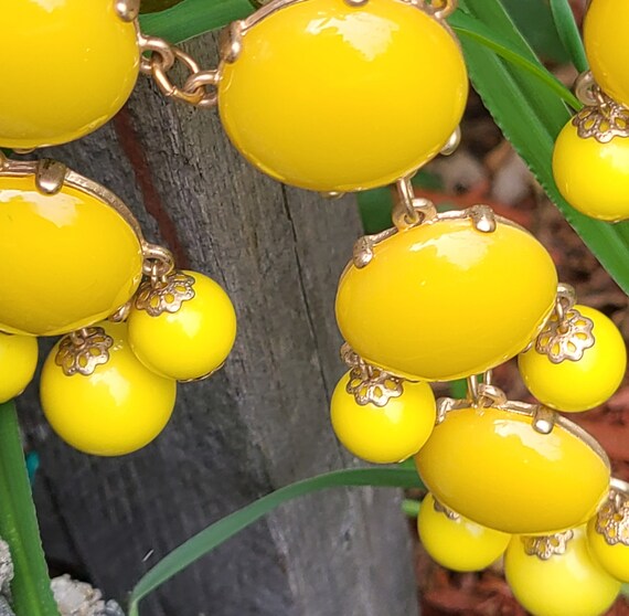 Bright Yellow Vintage Statement Bubble Necklace - image 9