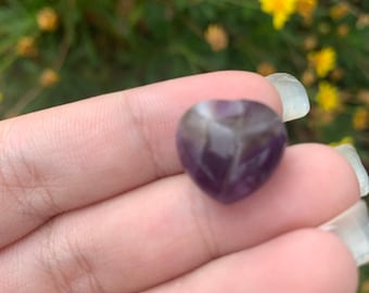 Talla de cristal mini corazón de amatista