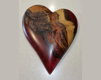 CRIMSON TIDE - Wilga (Australian Willow) Timber & Resin Heart Wall Art / Wandbehang 0094