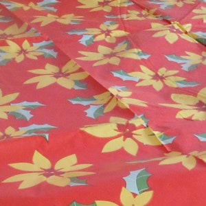 Poinsettia de Noël Rouge Vert Jaune 60 pouces par 84 pouces Vinyl W Flannel Nappe vintage années 1990 Nouveau dans l’emballage