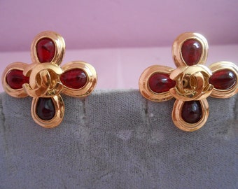 Chanel Gripoix Red Gold Clip Earrings Authentic 97 Printemps Poured Glass Clover Leaf