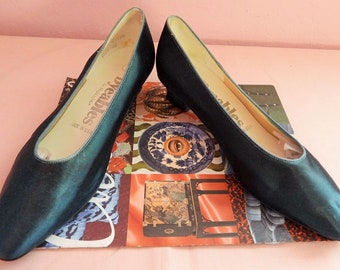 Vintage 1990s Green Satin Dyeables Heels Pumps Shoes Made in USA Sz 9